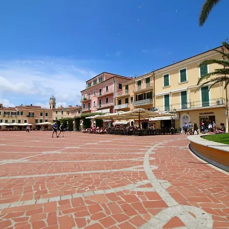 Little Italy Порт-Аццурро